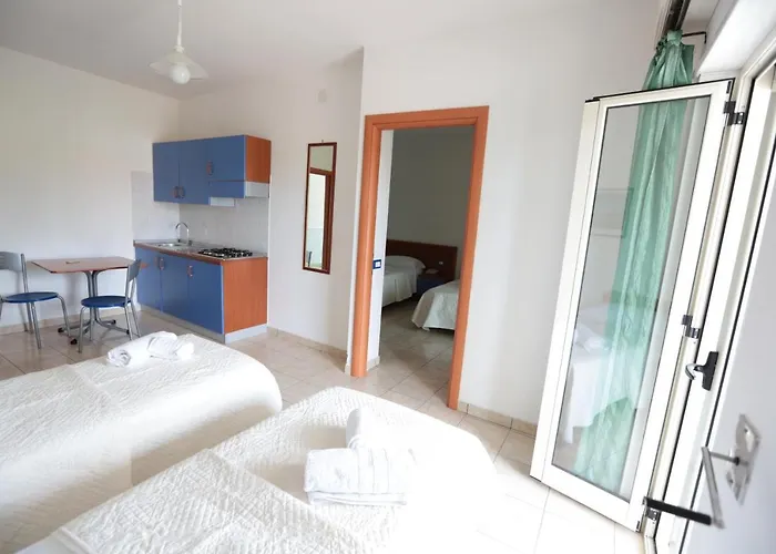 Sea Breeze מלון סקליאה