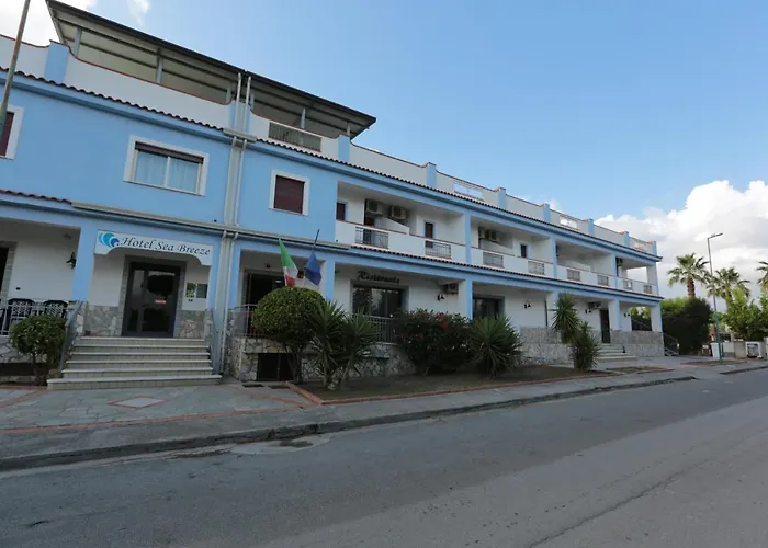 מלון Sea Breeze 3*