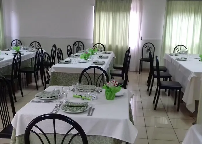 מלון Sea Breeze סקליאה