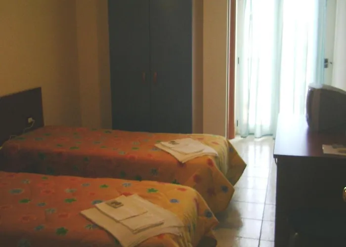 מלון Sea Breeze סקליאה