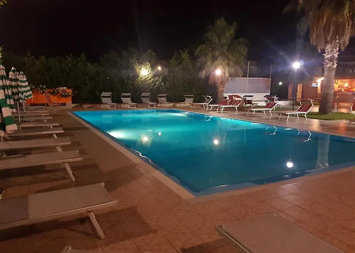 מלון Sea Breeze סקליאה