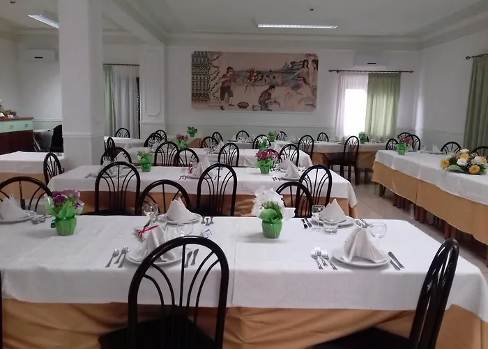 מלון Sea Breeze סקליאה