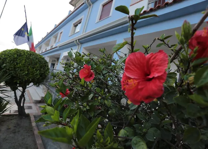 Sea Breeze מלון סקליאה